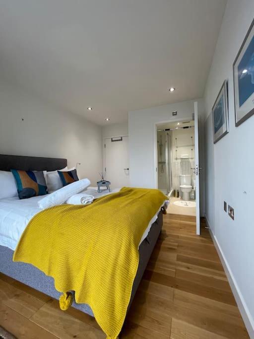 Luxury 2bed 2bath View Flat Apartment London