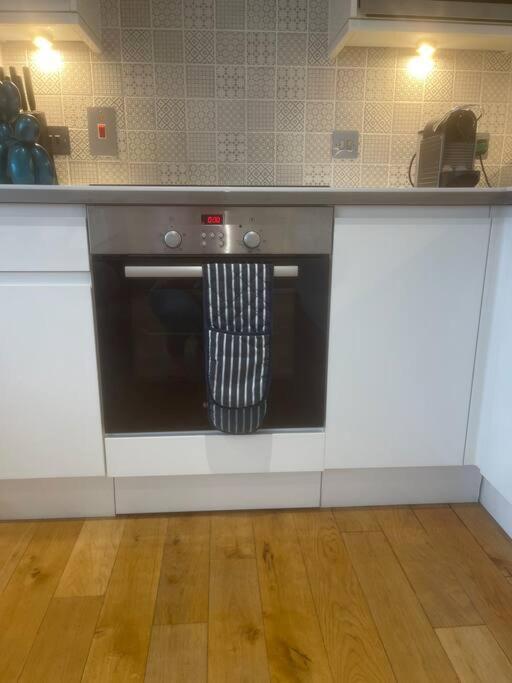 Luxury 2bed 2bath View Flat Apartment *