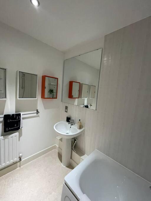 Luxury 2bed 2bath View Flat Apartment *