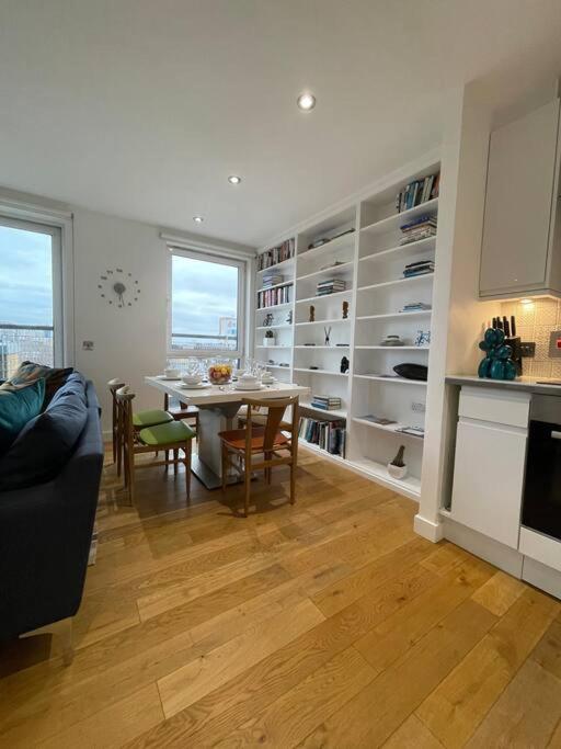 Apartment Luxury 2bed 2bath View Flat *