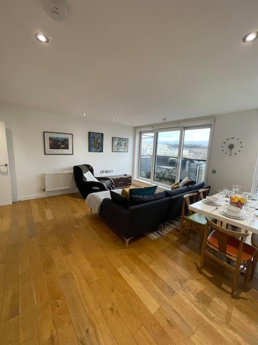 Apartment Luxury 2bed 2bath View Flat *