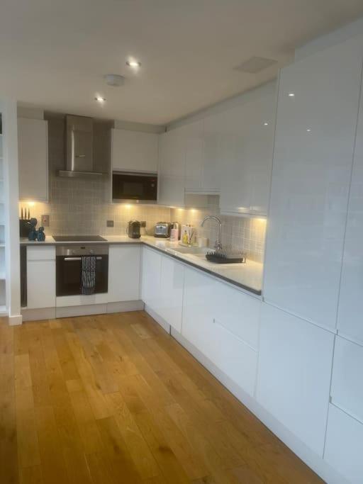 Luxury 2bed 2bath View Flat *