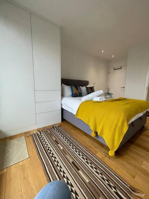 Luxury 2bed 2bath View Flat * London